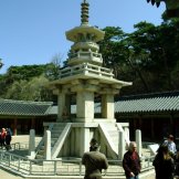 Трехъярусная, высотой более 10 метров пагода Таботхап символизируюет начало Ян. Это - один из символов Кореи